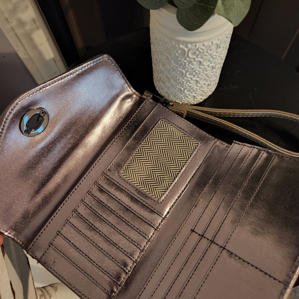 Steve Madden Quilted Metallic Gold Wristlet Clutch - Picture 3 of 3
